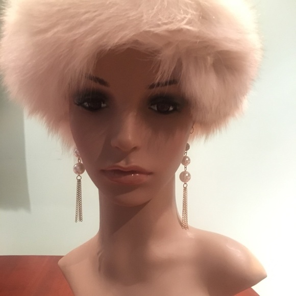 ‼️SOLD‼️New Long Pearl & Crystal Earrings - Picture 5 of 8